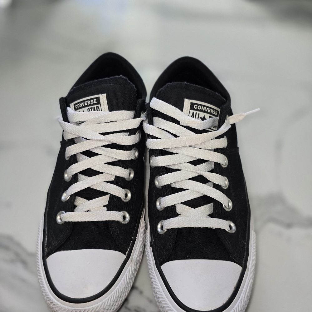 Converse - Picture 2 of 5